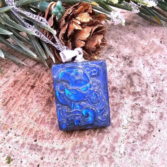 Nature Labradorite Carved Flashy Nine Tails Fox Pendant Necklace - Picture 5 of 10